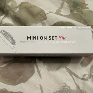 Beachwaver Mini On Set Pro Brush